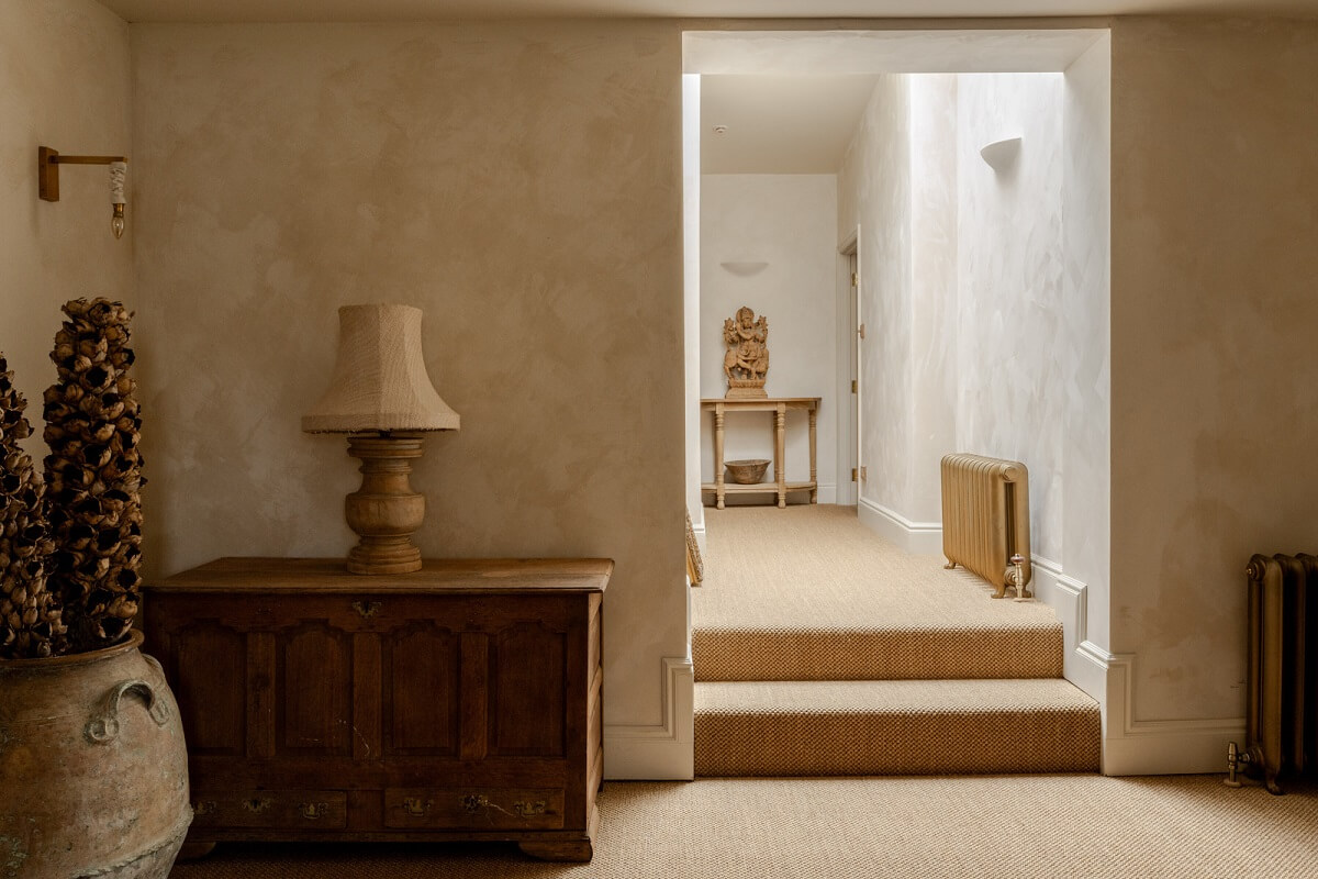 Serene Spaces with Limewash Walls in an English Victorian Home 20 a0OP60000054VTlMAM N35 webres Serene Spaces with Limewash Walls in an English Victorian Home