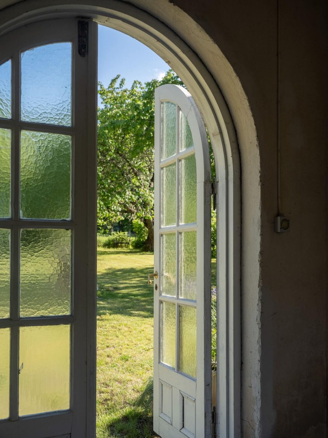 A Bohemian-Style House on the Estate of a Swedish Castle 33 arched doors
