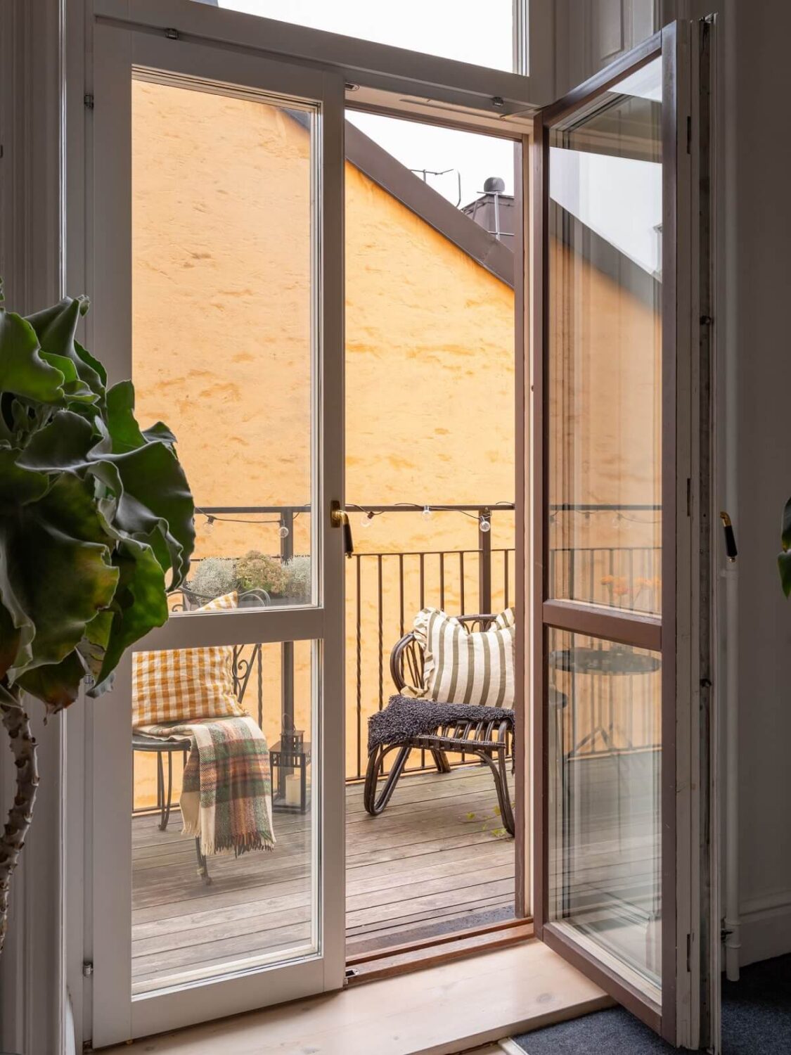 A Swedish Maisonette with Period Features and Modern Solutions 22 balcony