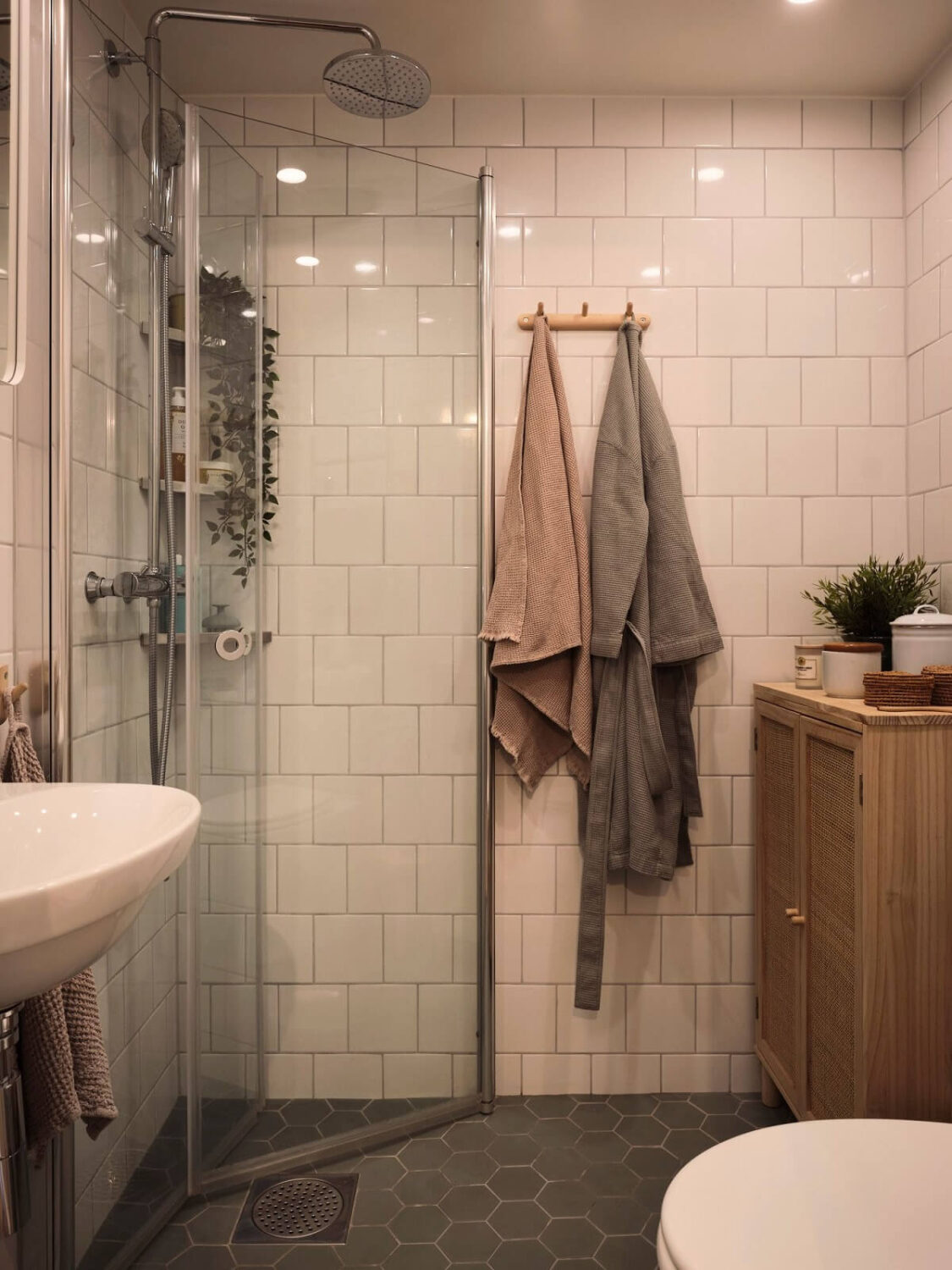 A Small Swedish Apartment with a Social and Semi-Open Floorplan 19 bathroom gray floor tiles A Small Swedish Apartment with a Social and Semi-Open Floorplan