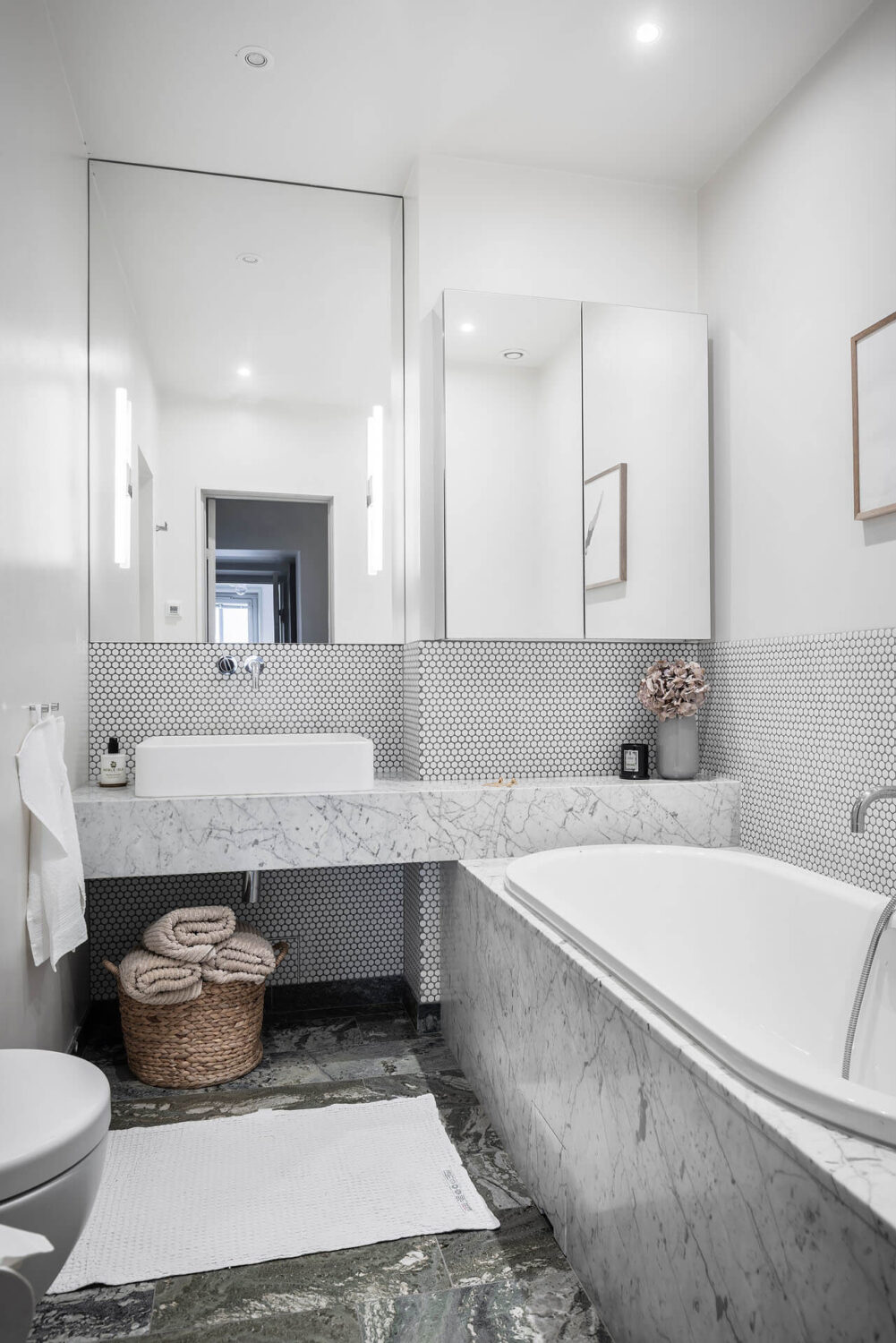 A Burgundy Kitchen in a Stylish Scandinavian Apartment 23 bathroom gray tiles