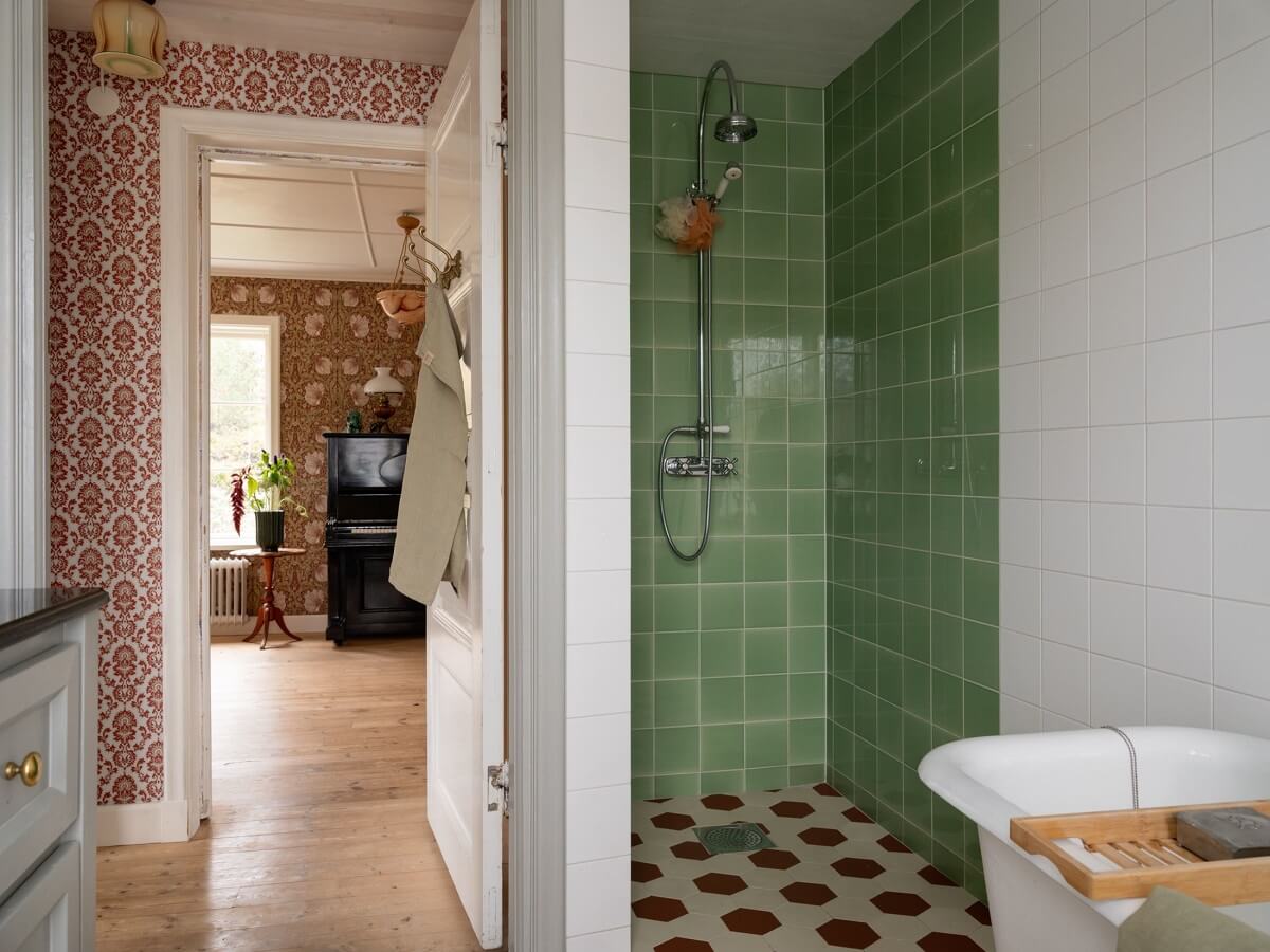 A 1930s Green-Painted Wooden Family Home in Sweden 12 bathroom with green shower tiles