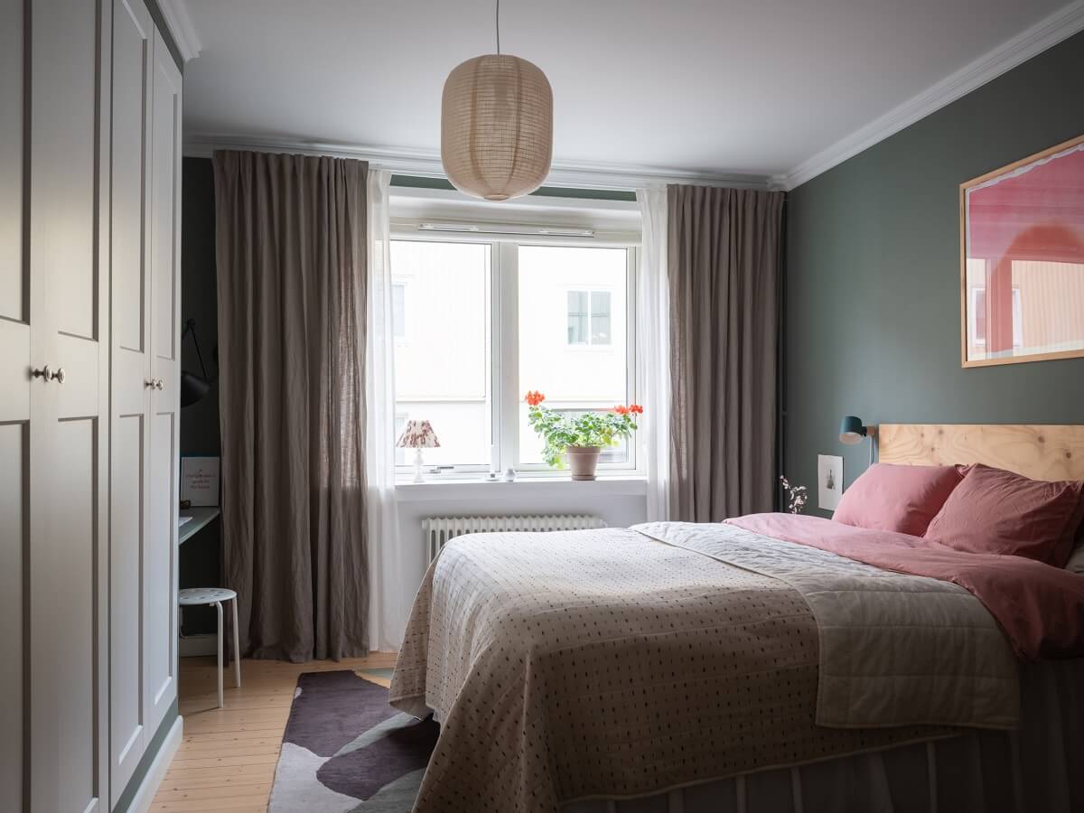 A 1930s Apartment with Gray Rooms and Period Features 13 bedroom dark wall pink bedding