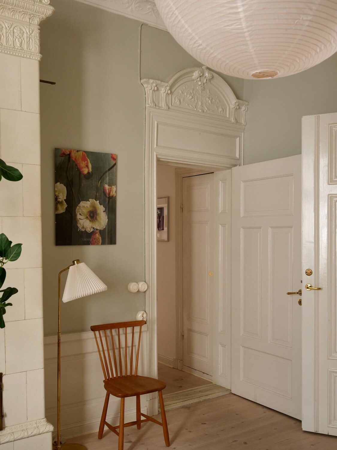 A Light Corner Apartment with 1890s Period Features 22 bedroom detail