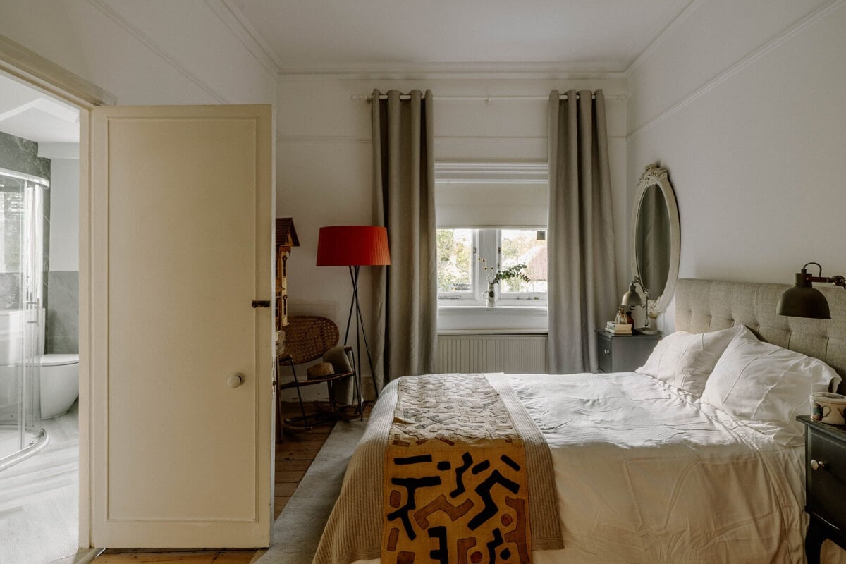 A Grand Arts and Crafts House in London 13 bedroom en suite bathroom