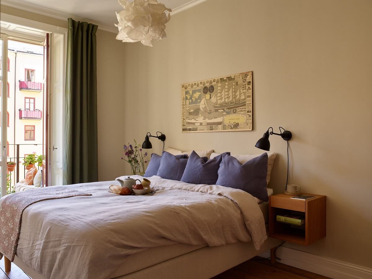 A Light Turn-of-the-Century Apartment with a Cheerful Color Palette 11 bedroom golden yellow walls