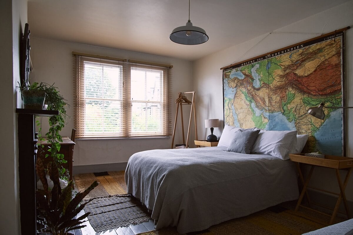 A Grand Victorian House with Many Period Features and a Lush Garden 17 bedroom with map