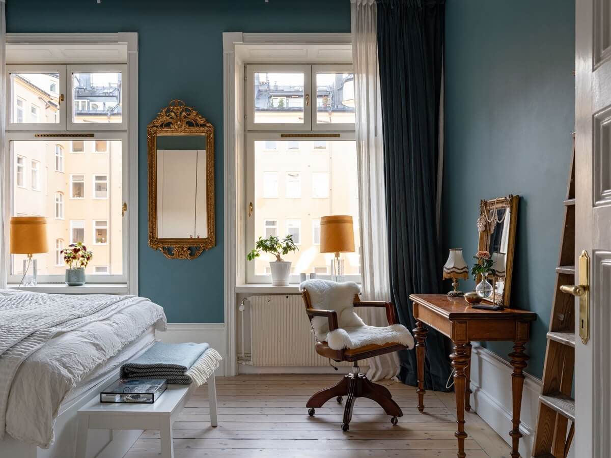 An 1890s Stockholm Apartment with a Blue Bedroom 12 bedroom with teal blue walls and antique desk