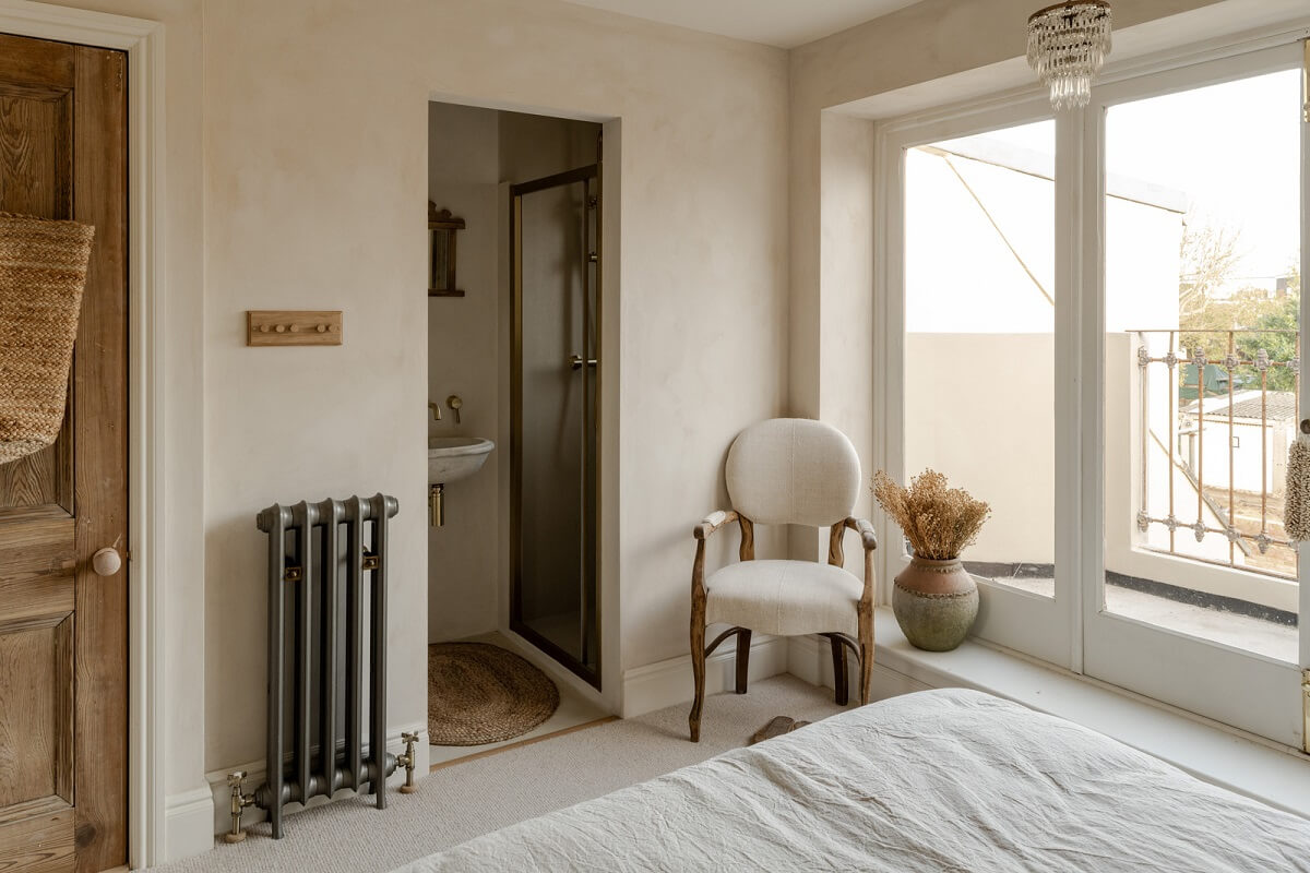 Limewash Walls and Restored Period Features in a Calm English Home 18 bedroom with tiny en suite bathroom