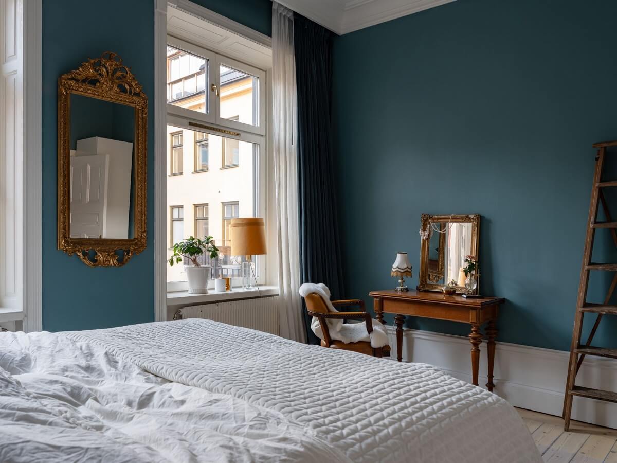 An 1890s Stockholm Apartment with a Blue Bedroom 10 blue bedroom antique vanity wooden floor
