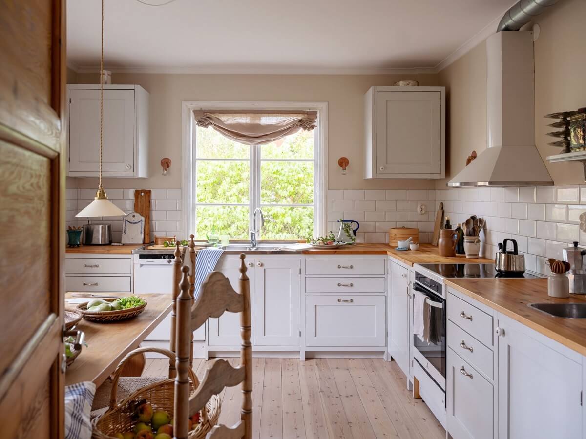 A Romantic 1920s Villa with Views of the Lake 12 country kitchen with wooden table