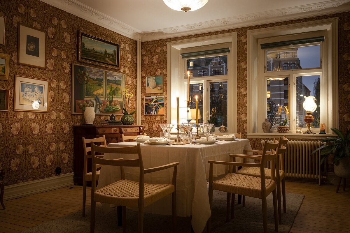 Best of 2025: Dining Rooms 31 cozy dining room with william morris wallpaper