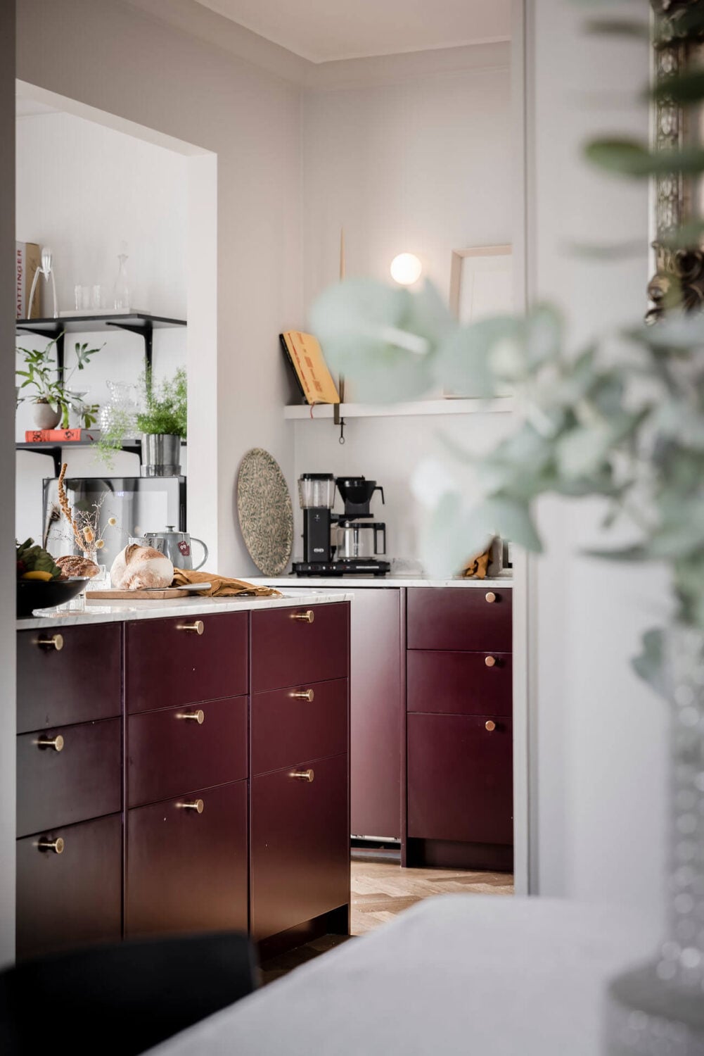 A Burgundy Kitchen in a Stylish Scandinavian Apartment 14 dark pink kitchen cabinets