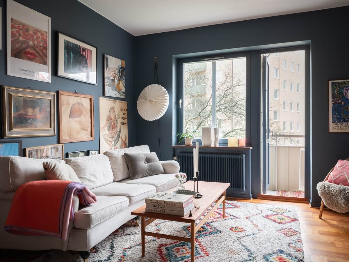 A Small Swedish Apartment with Dark Blue Walls 3 deep blue living room gallery wall