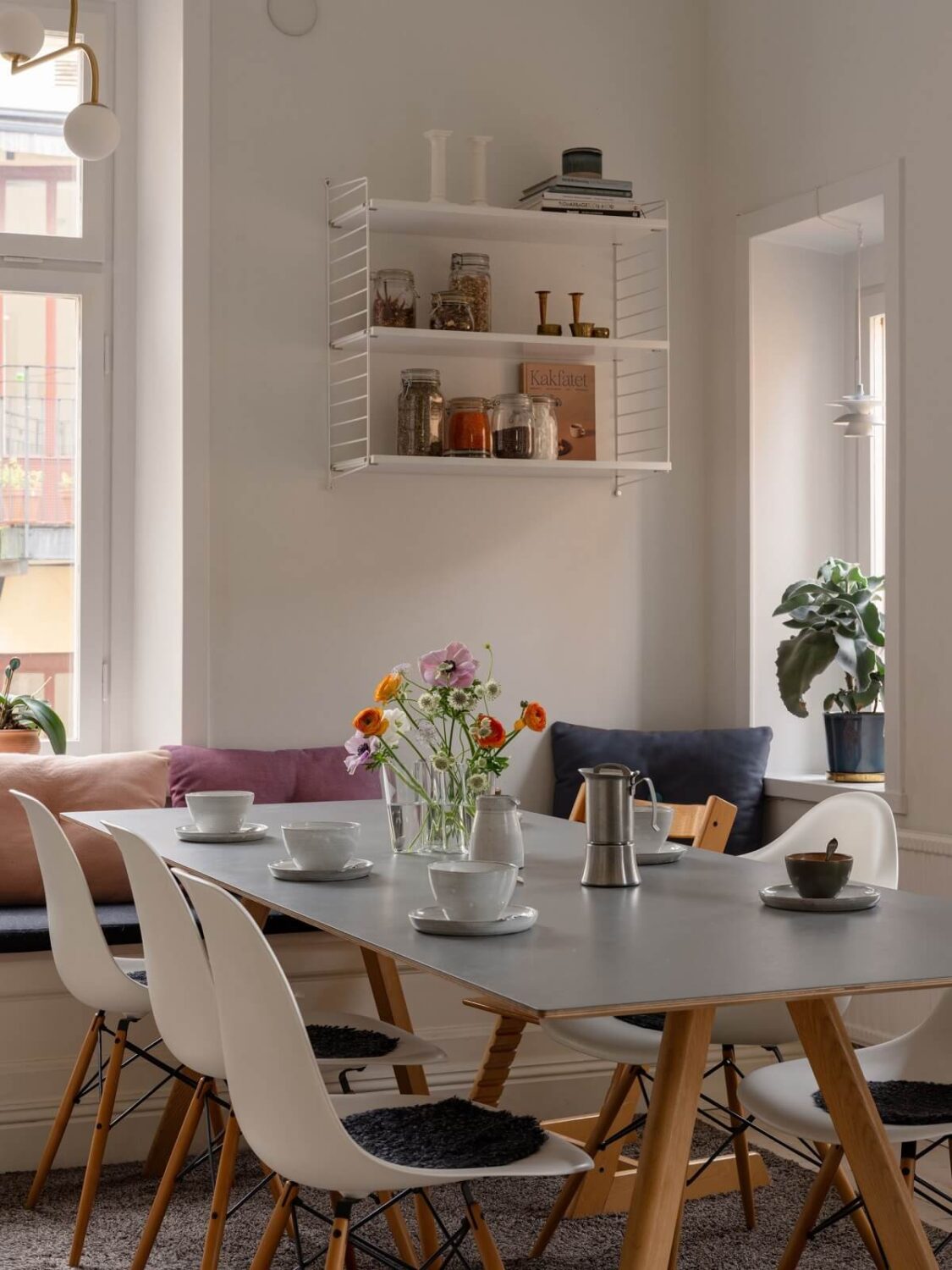 A Swedish Maisonette with Period Features and Modern Solutions 5 dining table detail