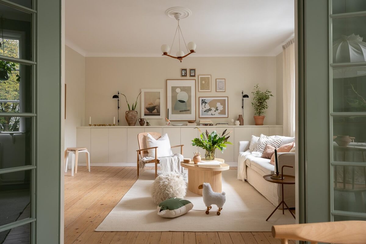 A Swedish Apartment Painted in Calm Beige, Green, and Pink Tones 6 double glass doors living room A Swedish Apartment Painted in Calm Beige, Green, and Pink Tones