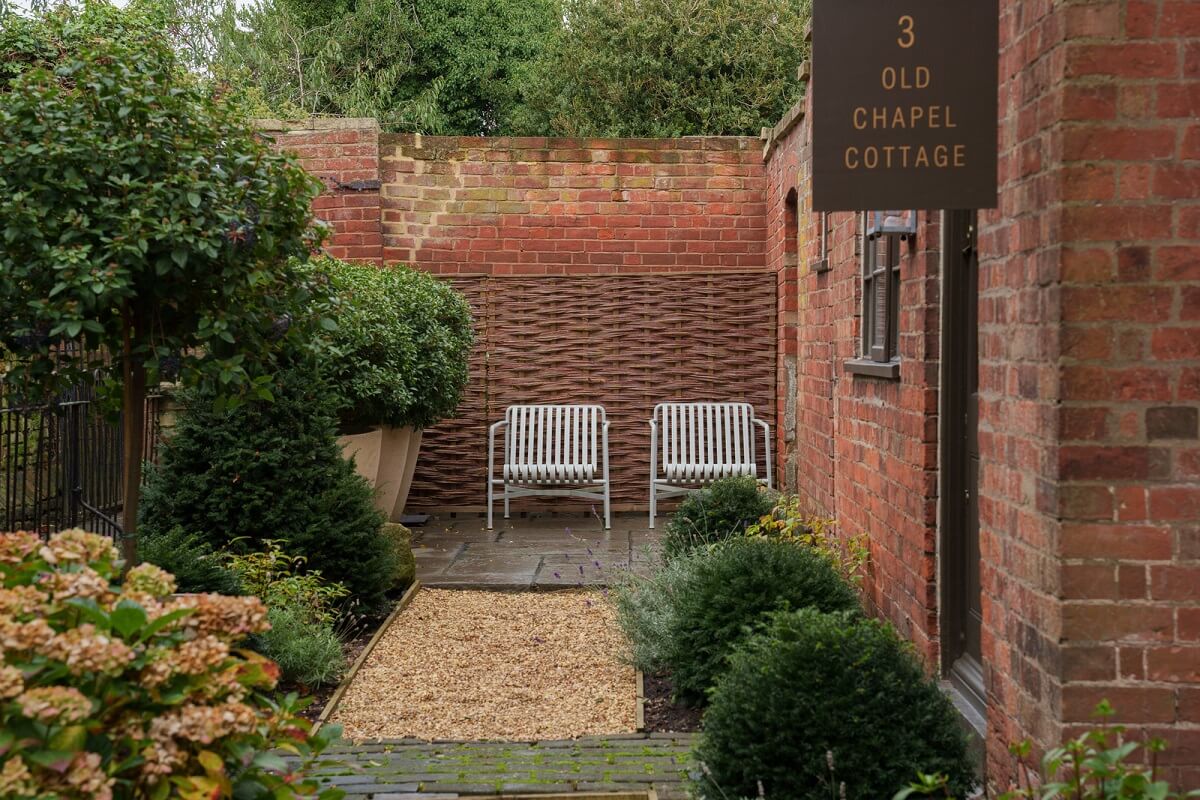 Contemporary Light Interiors in a 19th-Century English Cottage 18 garden space