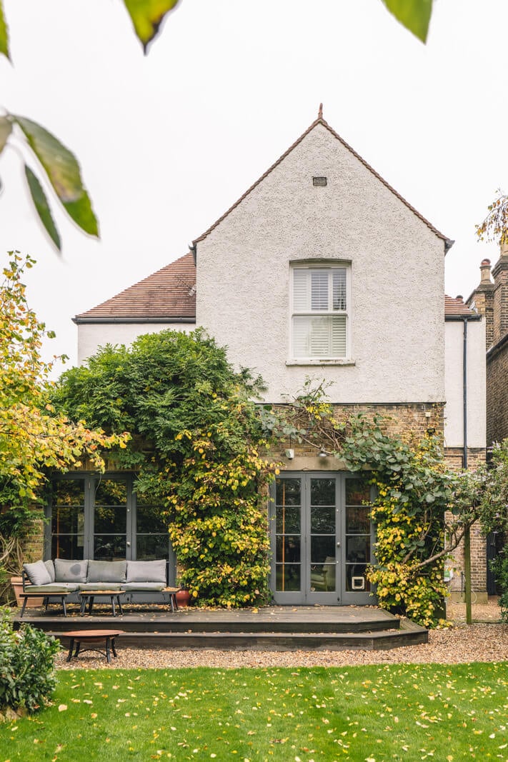 A Grand Ground Floor Apartment with Dark Blue Walls and a Garden 20 garden with raised terrace and lawn nordroom