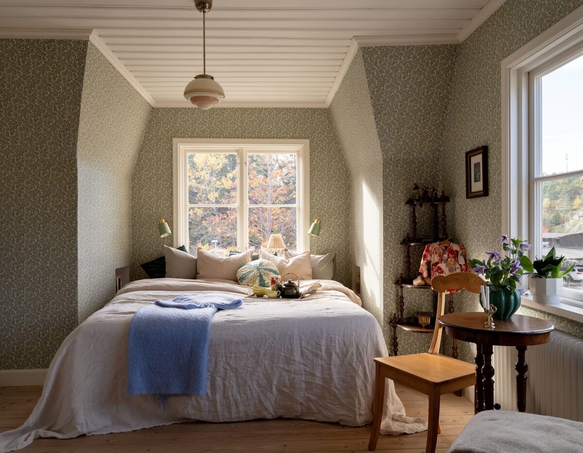 A 1930s Green-Painted Wooden Family Home in Sweden 13 gray bedroom with dormer window