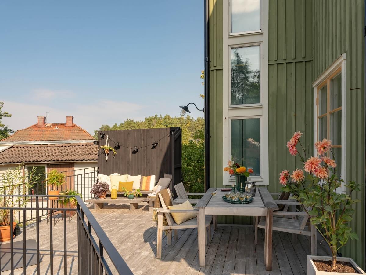 A 1930s Green-Painted Wooden Family Home in Sweden 24 green swedish house with wooden terrace