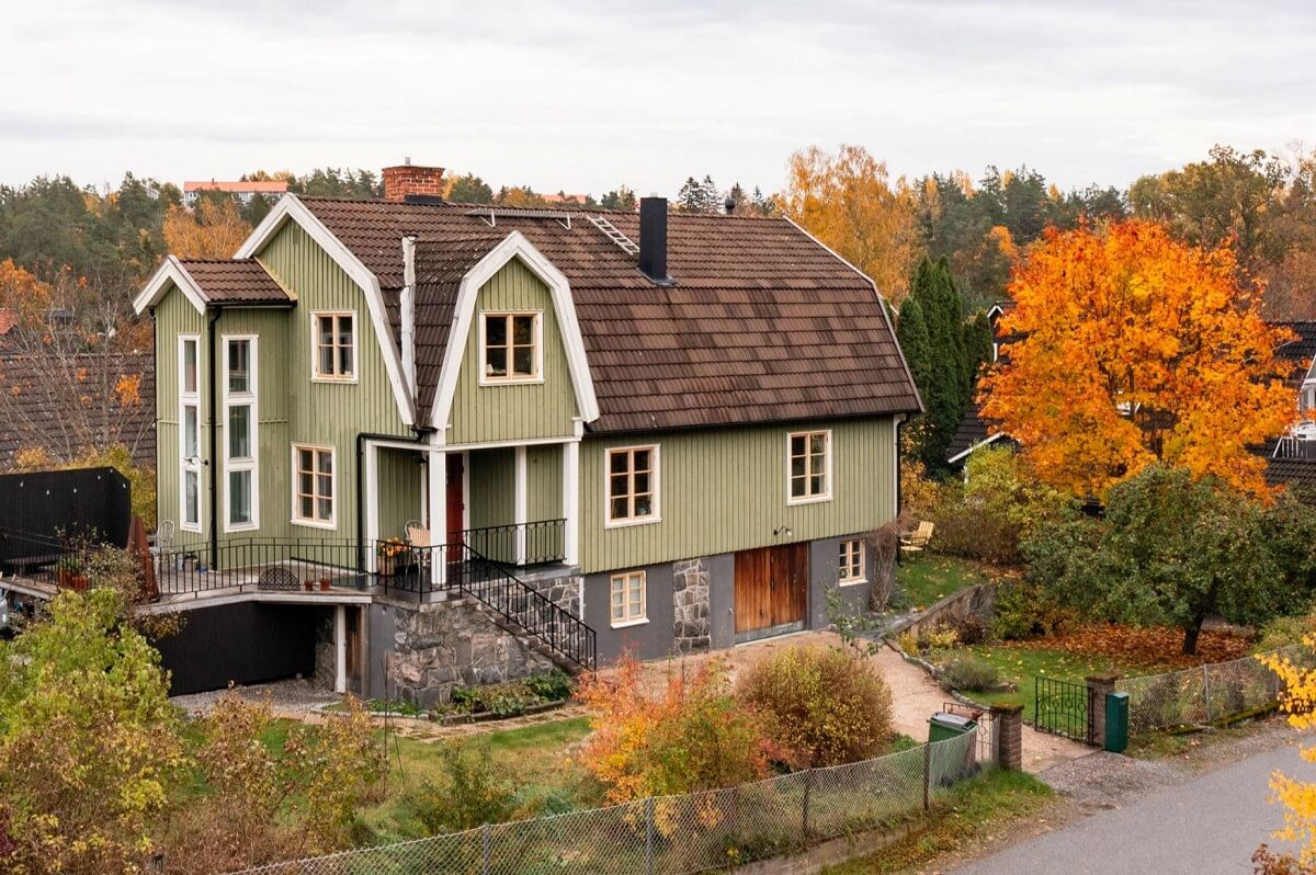 A 1930s Green-Painted Wooden Family Home in Sweden 27 green swedish house
