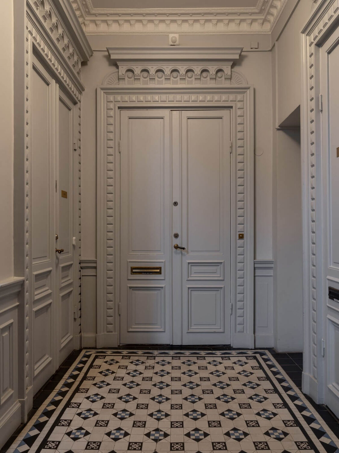 A Swedish Maisonette with Period Features and Modern Solutions 24 hall ornate detailing