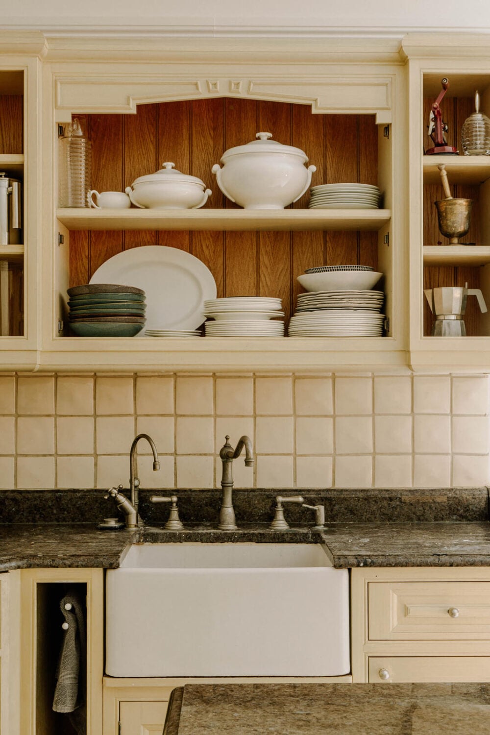 A Grand Arts and Crafts House in London 6 kitchen detail open cabinets