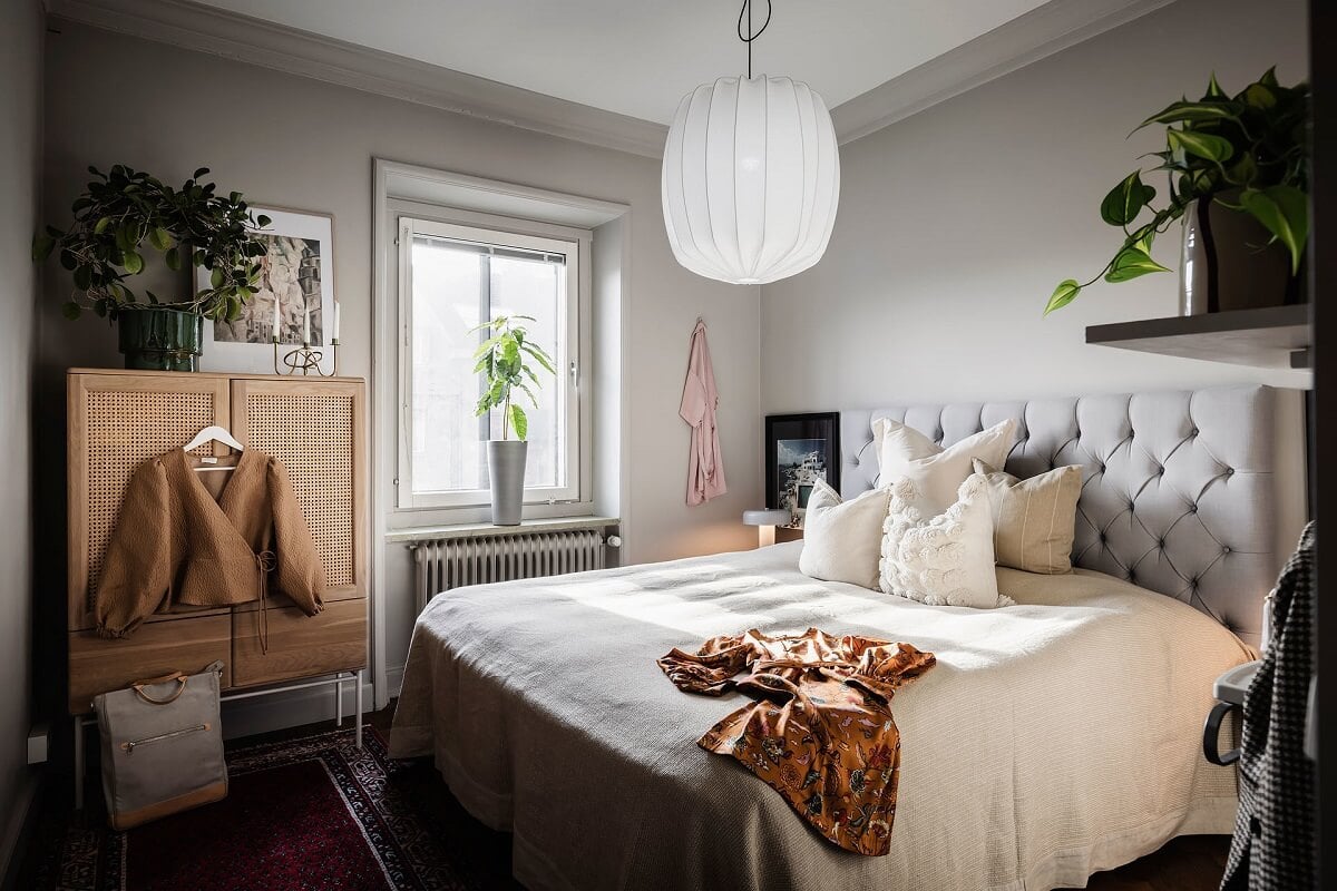 A Burgundy Kitchen in a Stylish Scandinavian Apartment 19 light gray bedroom