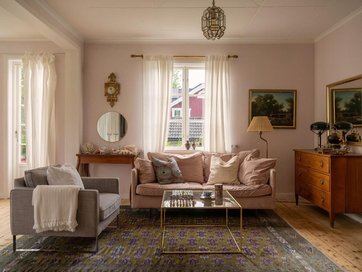 A Romantic 1920s Villa with Views of the Lake 2 light pink living room