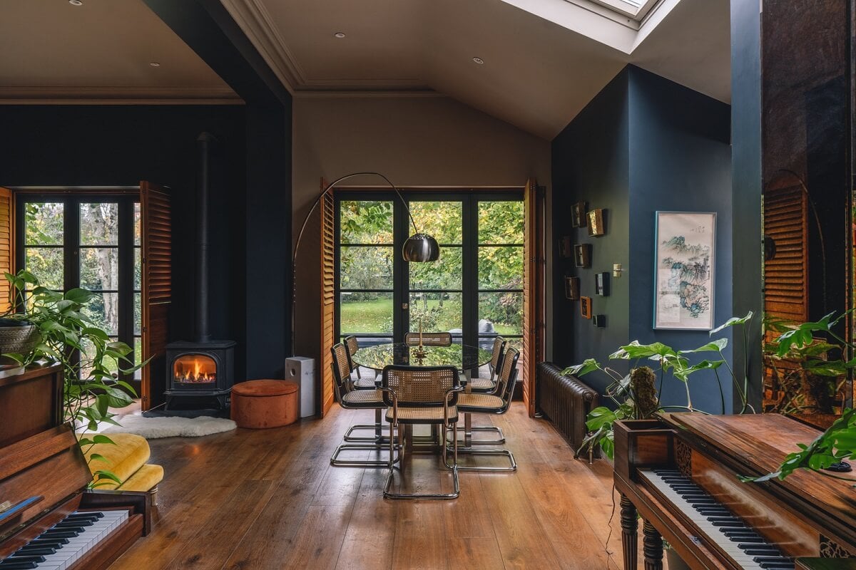 A Grand Ground Floor Apartment with Dark Blue Walls and a Garden 2 living room dark blue walls high ceiling wooden floor and brown shutters nordroom