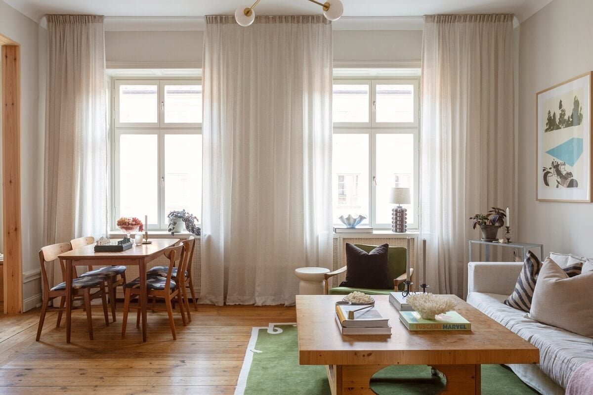 A Turn-of-the-Century Apartment with Warm Open-Plan Spaces 4 living room with green rug