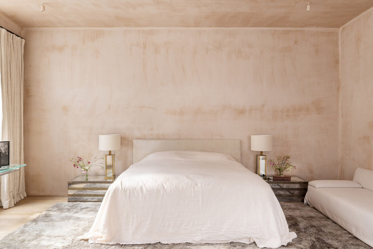 A Grand Industrial Warehouse Conversion in London 25 master bedroom with plaster walls