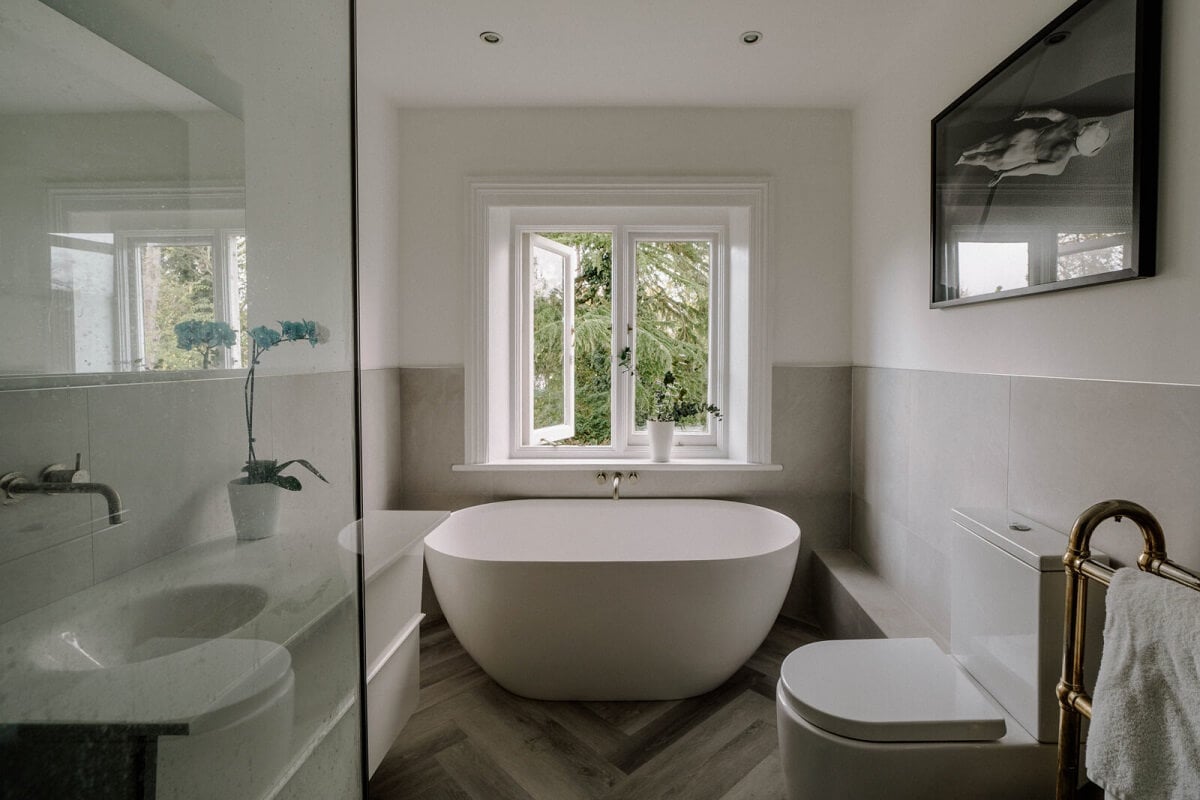 A Grand Arts and Crafts House in London 15 modern bathroom freestanding bath
