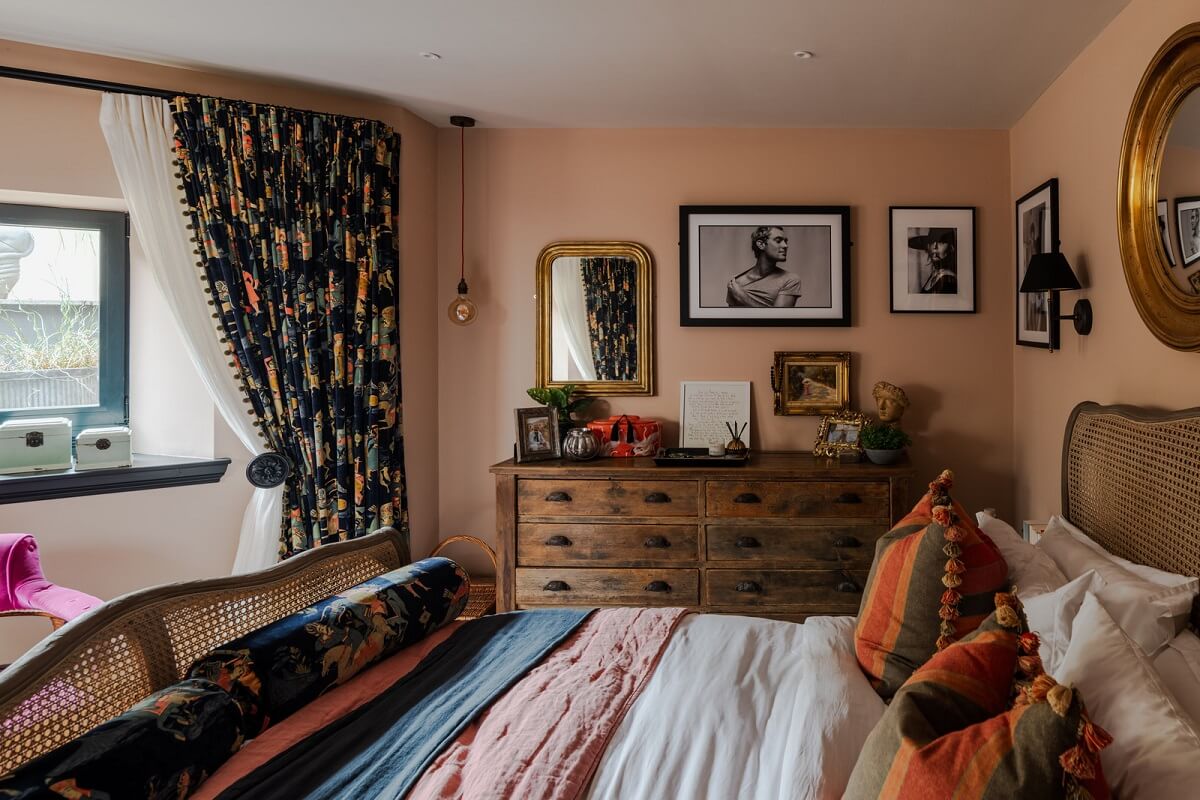 Best of 2025: Bedrooms 17 pink bedroom bay window patterned curtains