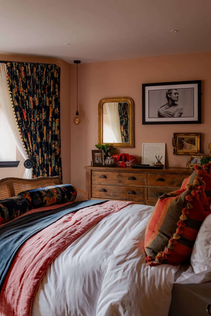 Best of 2025: Bedrooms 19 pink bedroom with bay window