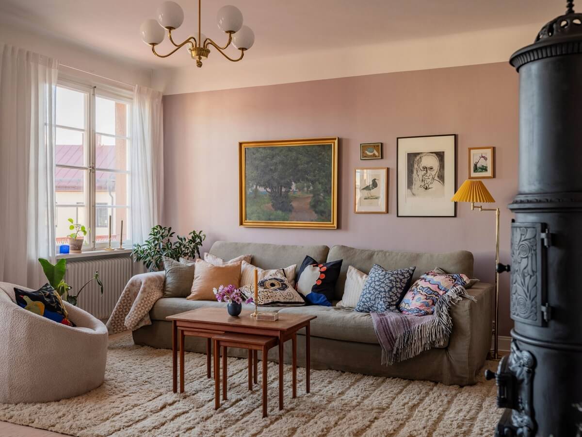A Living Room with Light Purple Walls in a Swedish Apartment 2 pink living room with large rug and woodburner