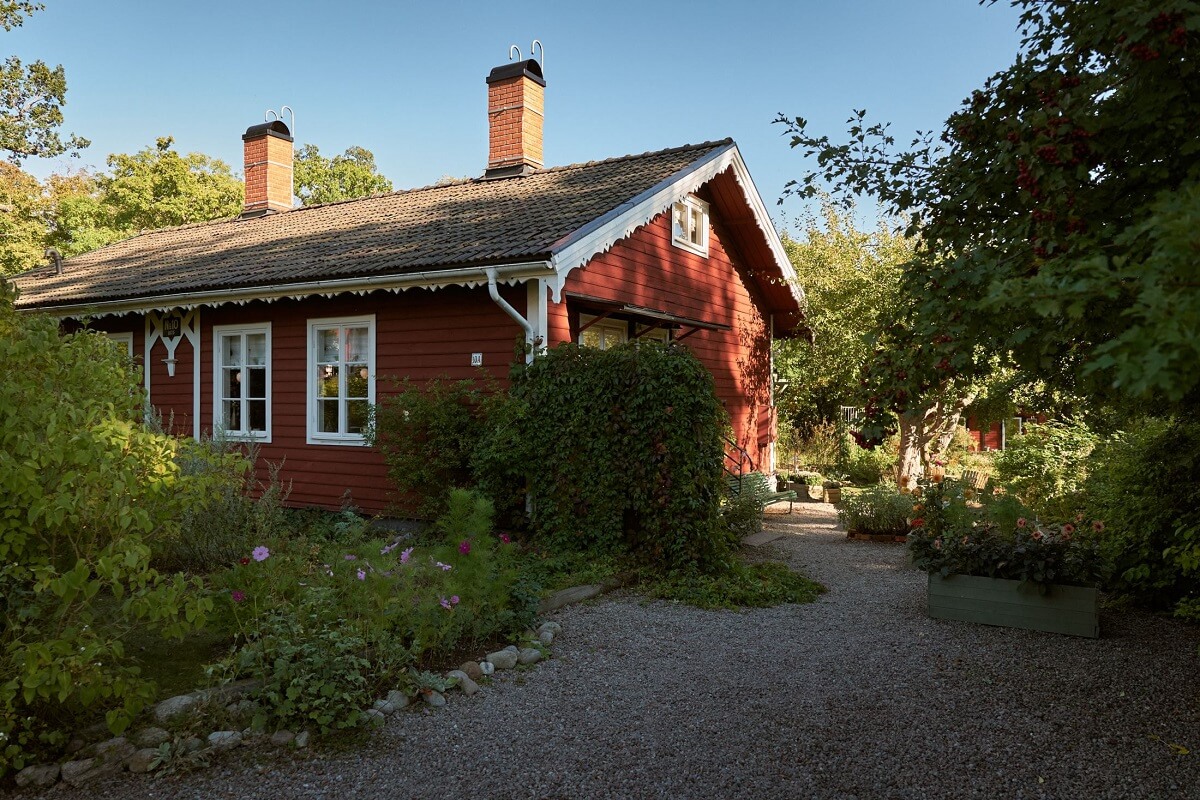 A Charming Swedish Cottage Filled with Art and Color 25 red swedish cottage