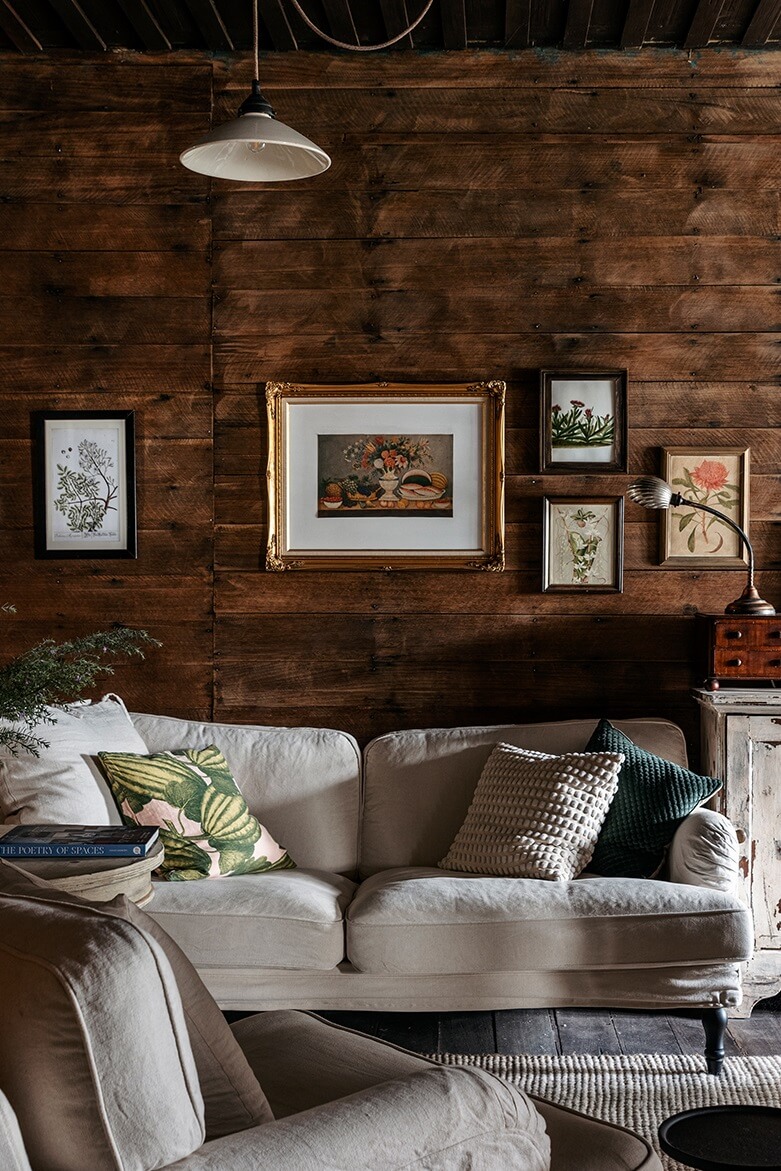 A Cozy Rustic Shipbuilder's Cottage in Northern Tasmania 2 rustic living room detail