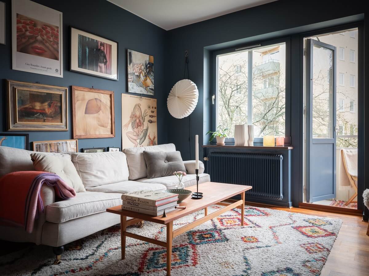 A Small Swedish Apartment with Dark Blue Walls 5 sitting room blue walls gallery wall