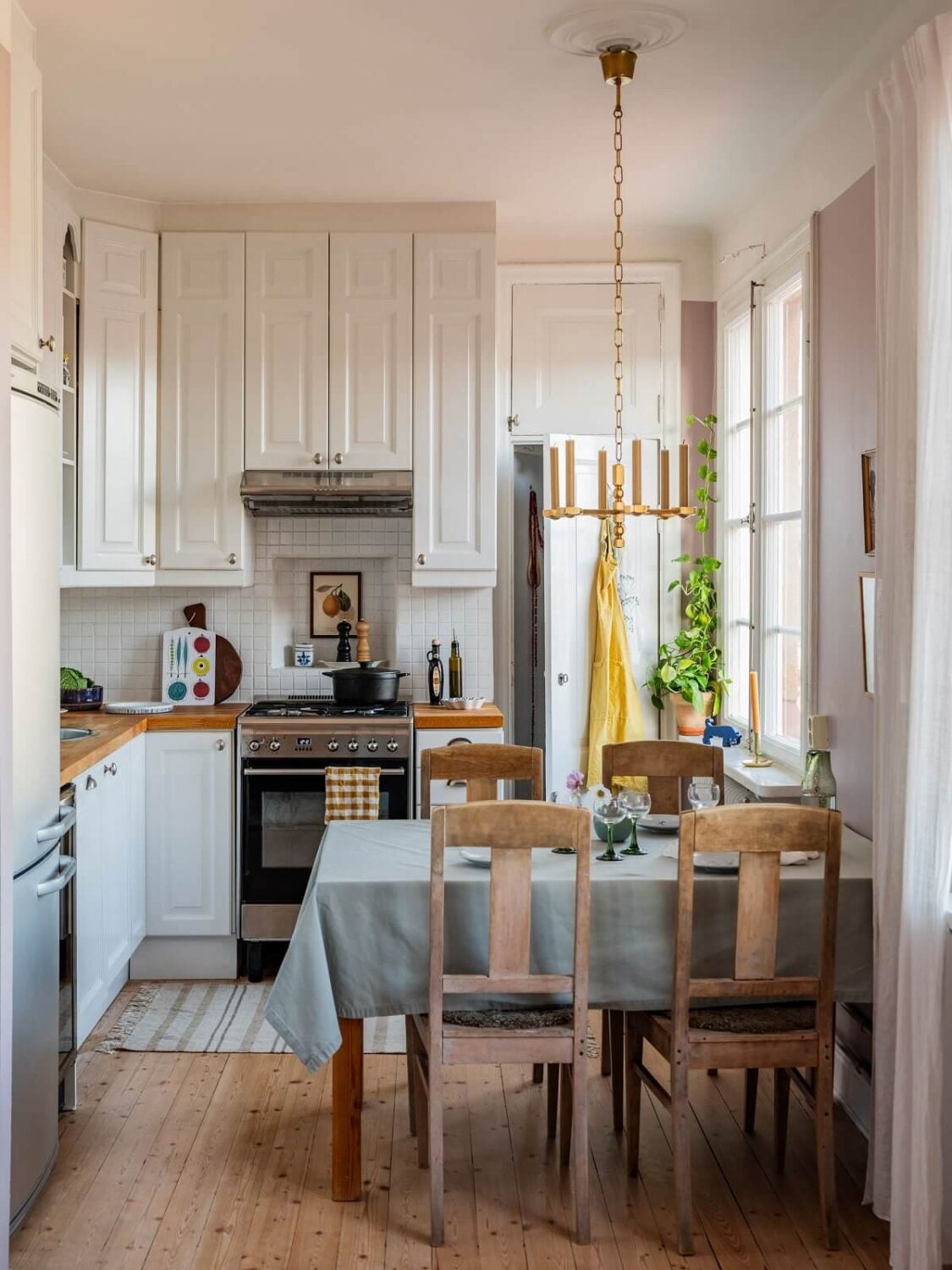 A Living Room with Light Purple Walls in a Swedish Apartment 6 small kitchen with table