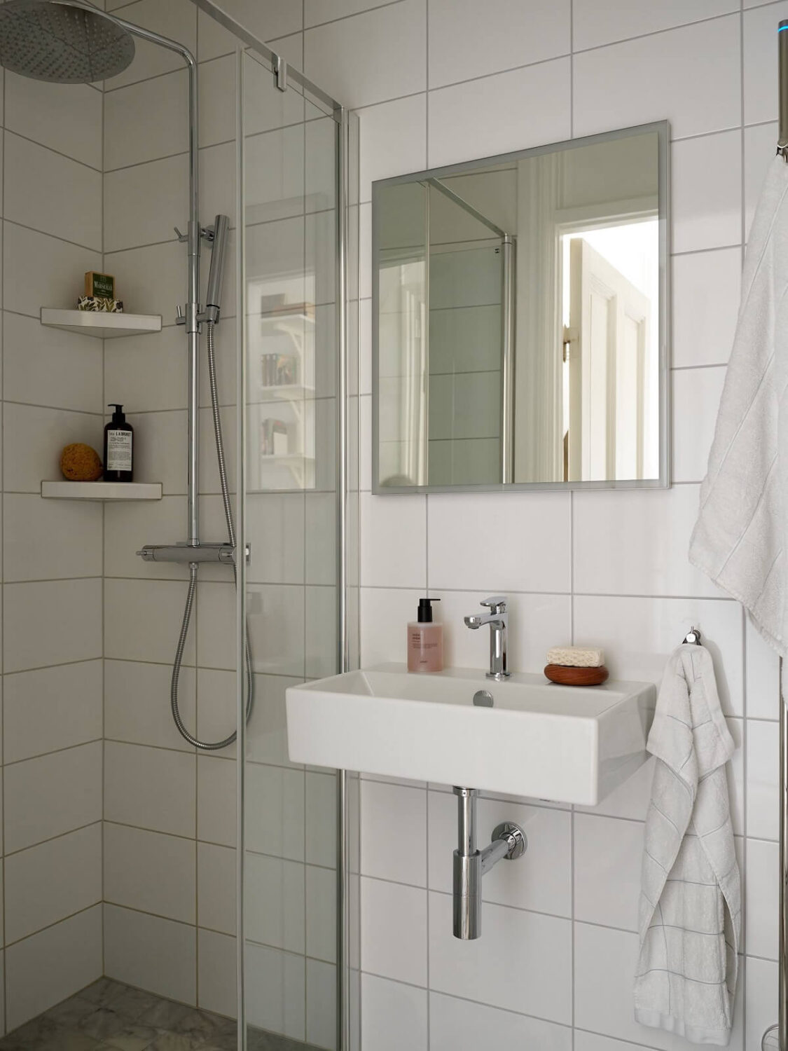 A Light Corner Apartment with 1890s Period Features 23 small white bathroom