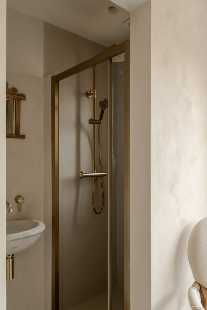 Limewash Walls and Restored Period Features in a Calm English Home 19 tiny classic bathroom brass fittings