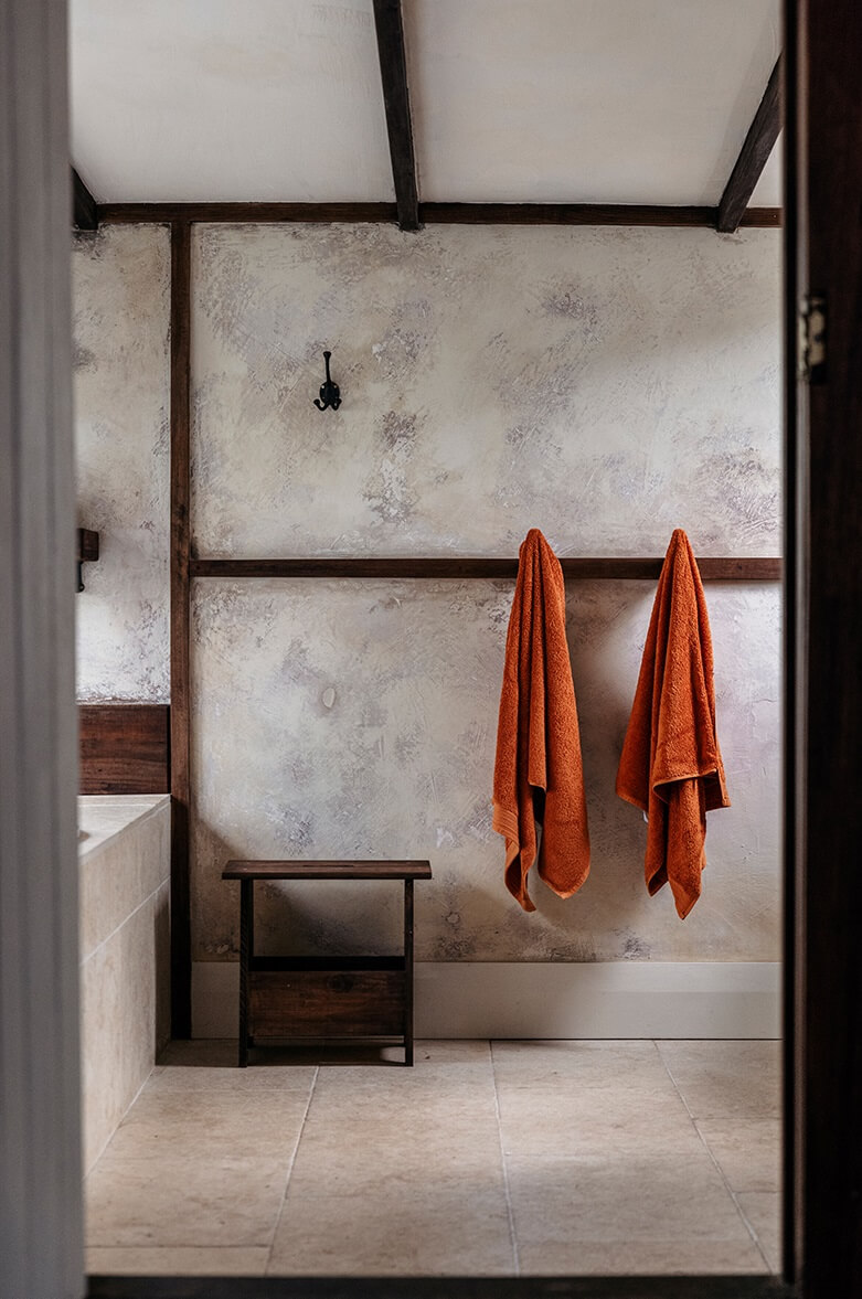 A Cozy Rustic Shipbuilder's Cottage in Northern Tasmania 12 wooden beams in bathroom