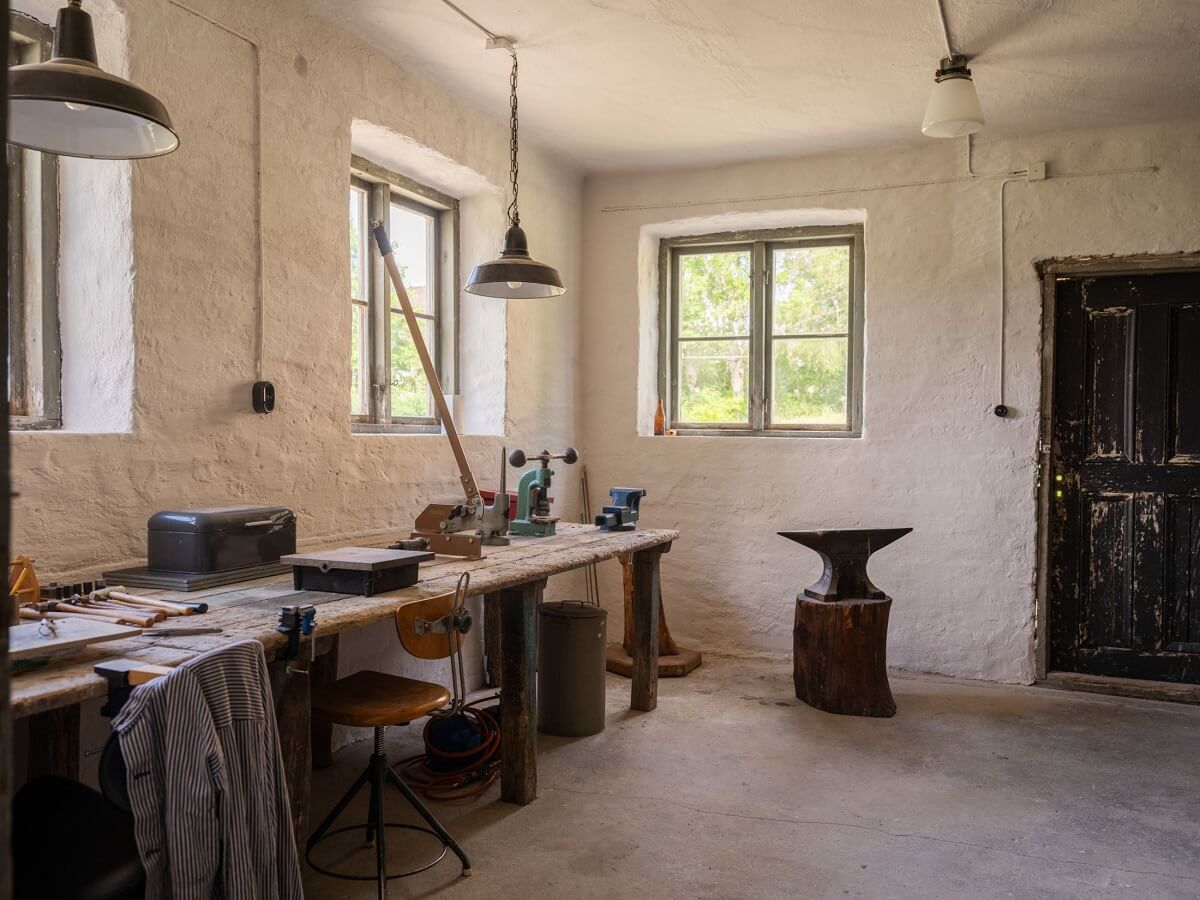 A Bohemian-Style House on the Estate of a Swedish Castle 32 workspace