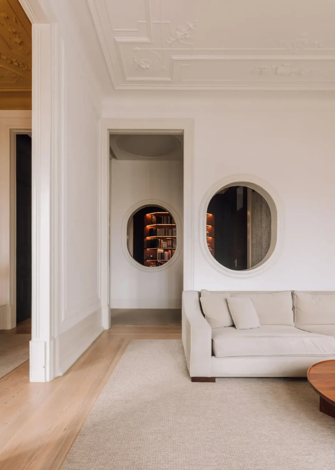 A Luxurious Three-Bedroom Apartment in Lisbon 4 FantasticFrankBraancampLTA0022 jvvk2t A Luxurious Three-Bedroom Apartment in Lisbon
