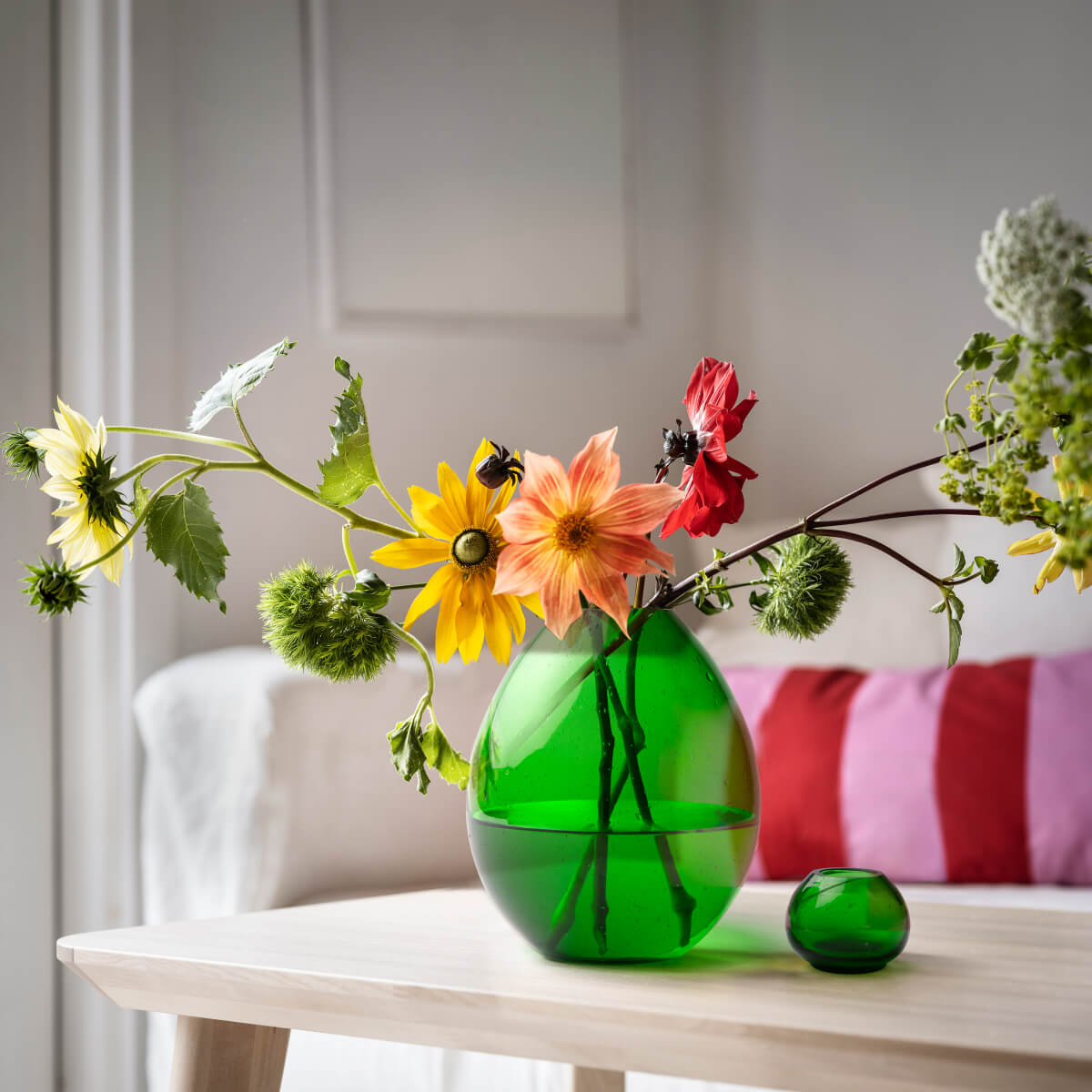 IKEA Spring Collection 2025: Colorful Textiles, Clean Designs & Home Refresh Ideas 40 IKEA_HANGBJORK_vas_PE945052
