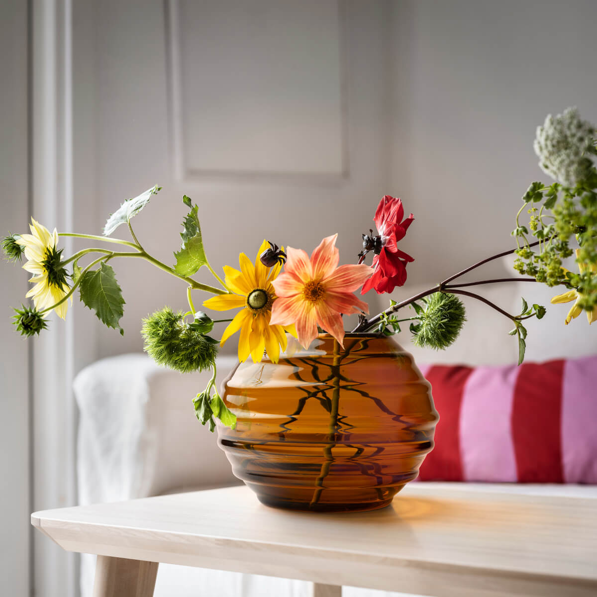 IKEA Spring Collection 2025: Colorful Textiles, Clean Designs & Home Refresh Ideas 35 IKEA_HANGBJORK_vas_PE945072