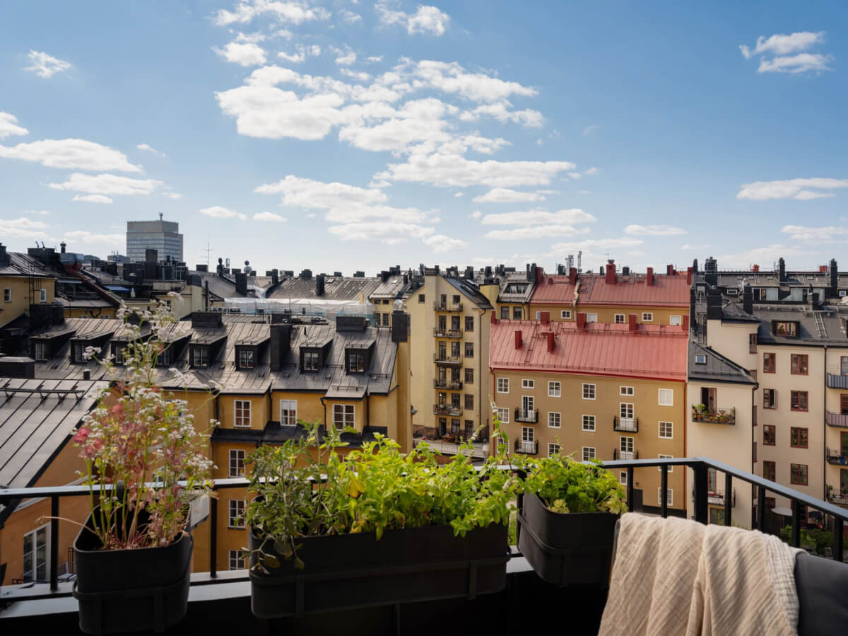 A Charming Light-Filled Attic Apartment with a Dark Oak Kitchen 5 balcony views