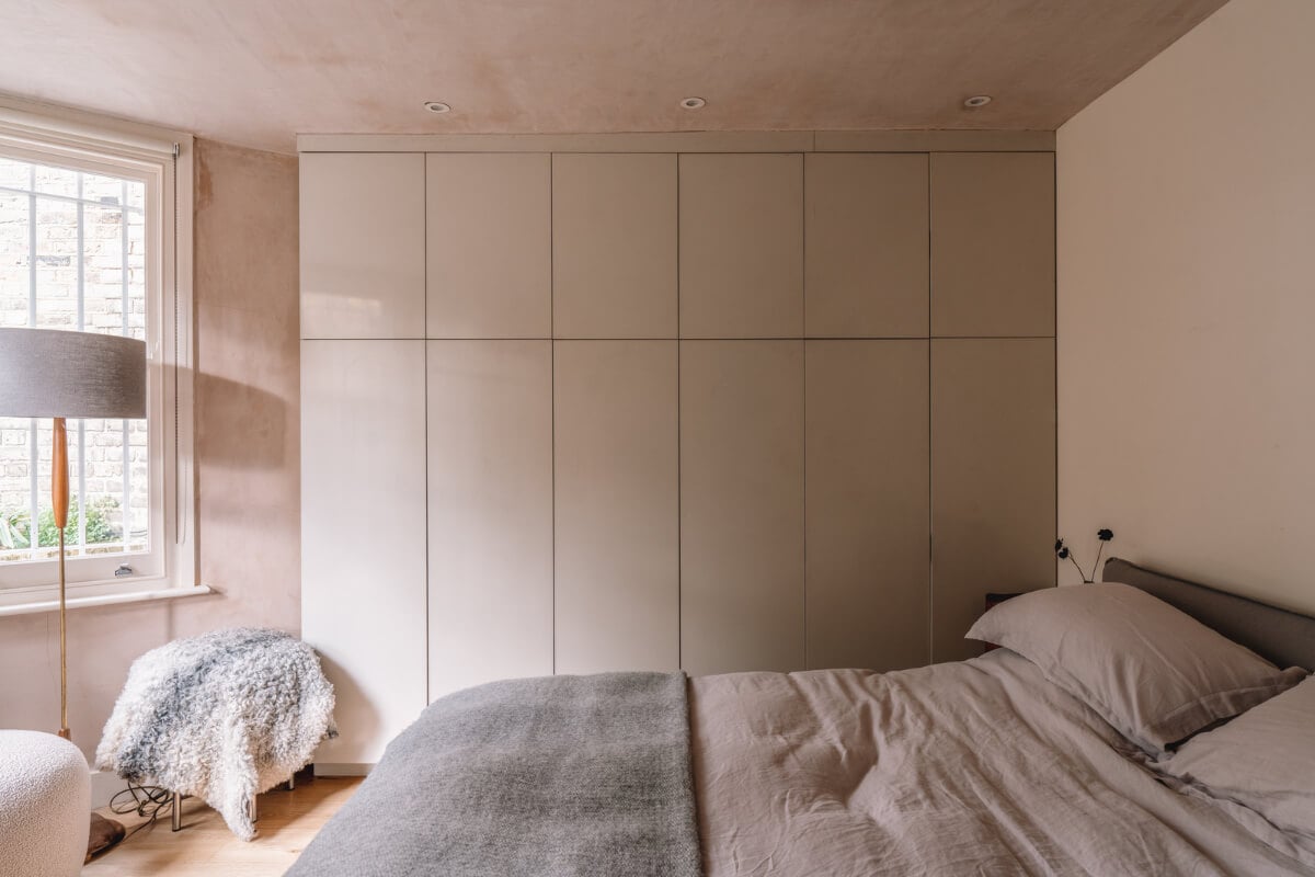 A Charming Garden Apartment in North Kensington 13 bedroom with built in wardrobes