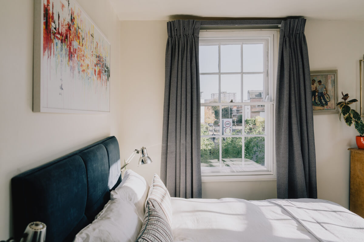Countryside Charm in a London Apartment in a Former Ale House 16 bedroom with sash window